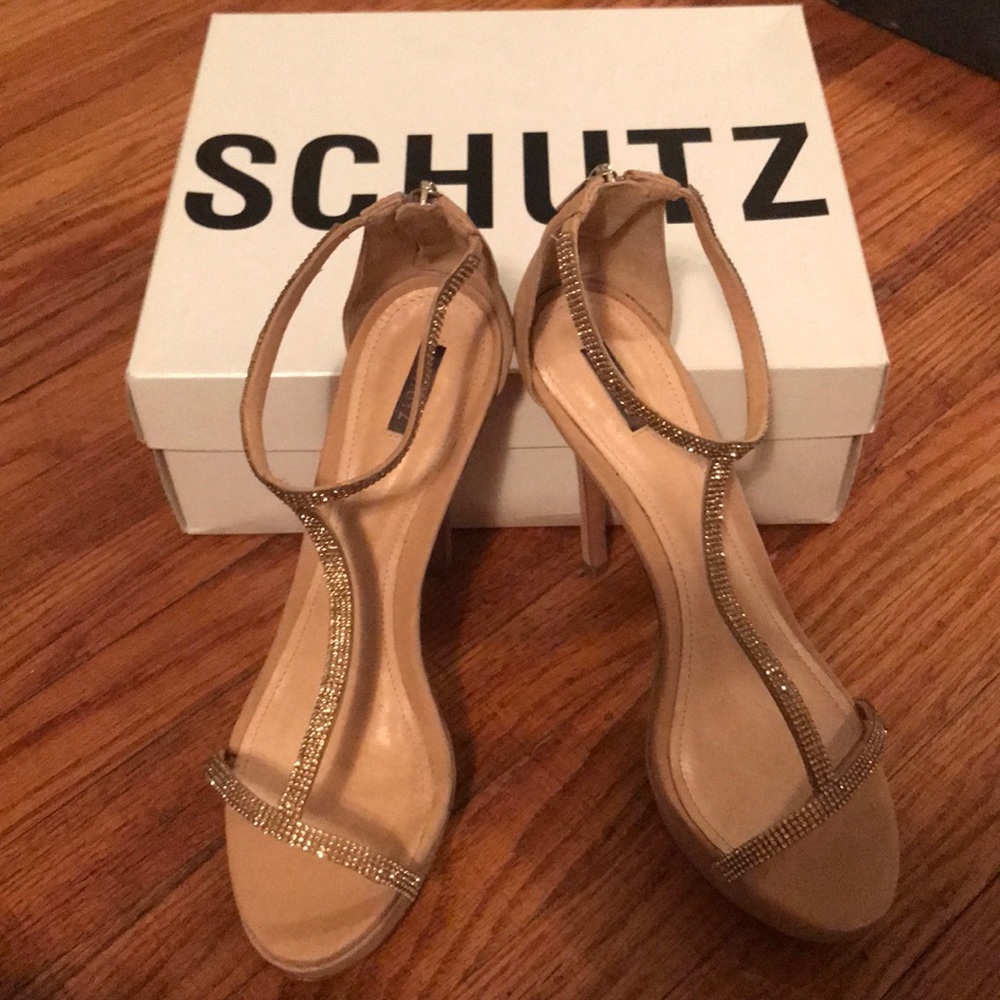 Brand new embellished sandal 👡